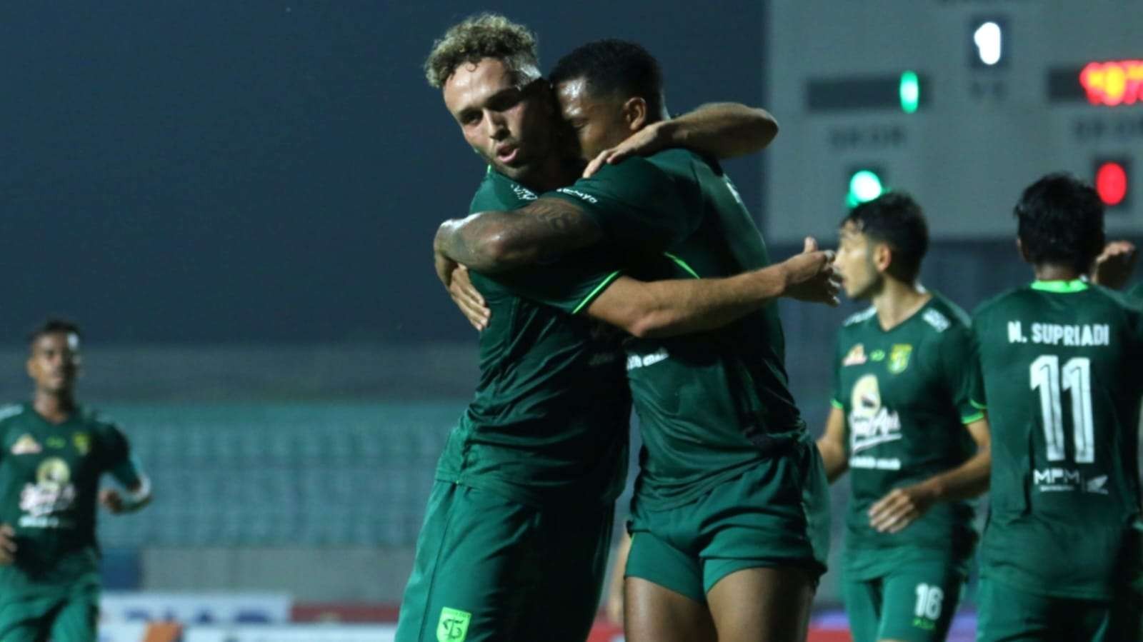 Ze Valente mencetak gol kemenangan Persebaya atas Persikabo dalam laga lanjutan Liga 1 2022-2023. (Foto: Fariz Yarbo/Ngopibareng.id)