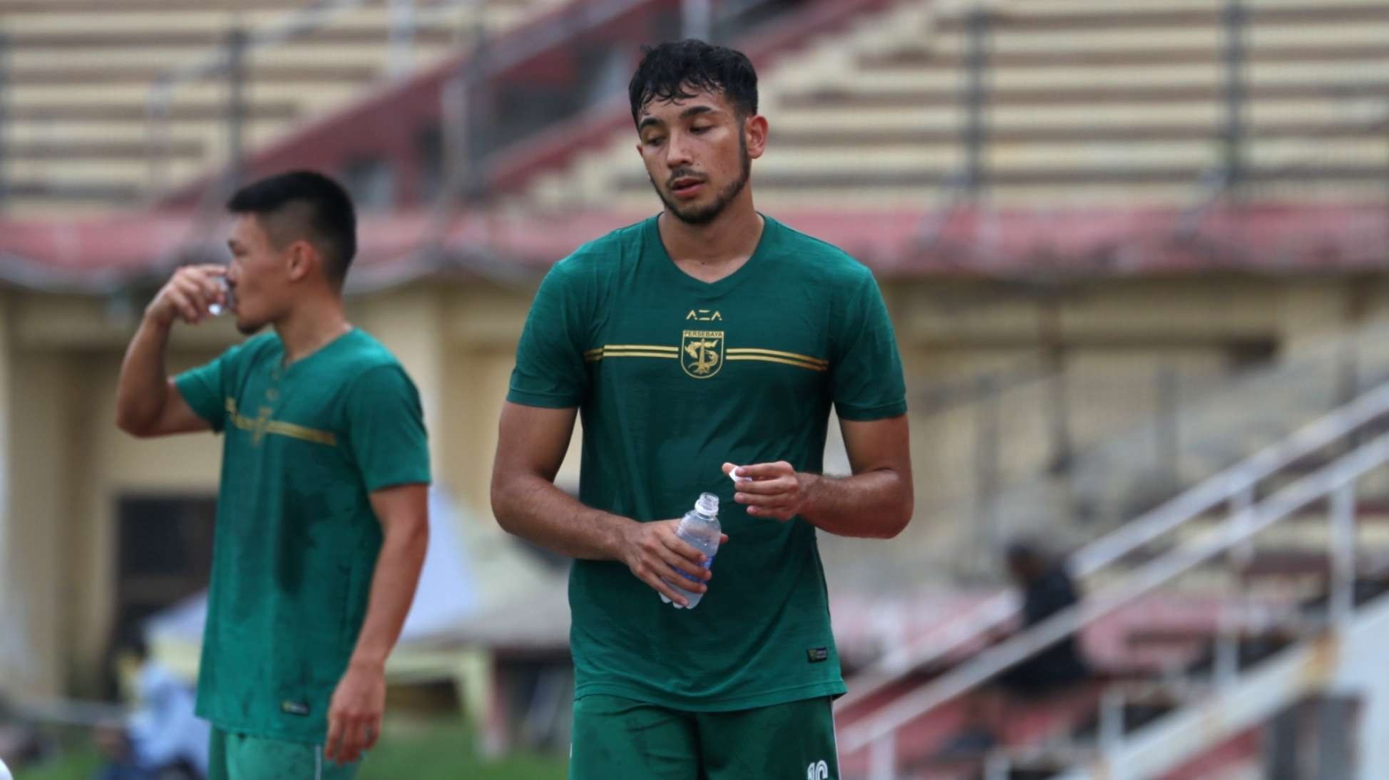 Pemain Persebaya, George Brown akan tampil inti melawan Persikabo 1973. (Foto: Fariz Yarbo/Ngopibareng.id)