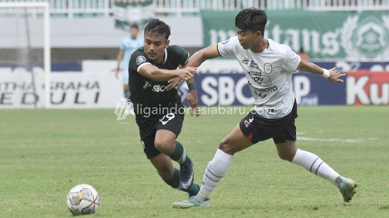 Pemain Persikabo, Komarudin masih menjadi andalan melawan Persebaya. (Foto: LIB)