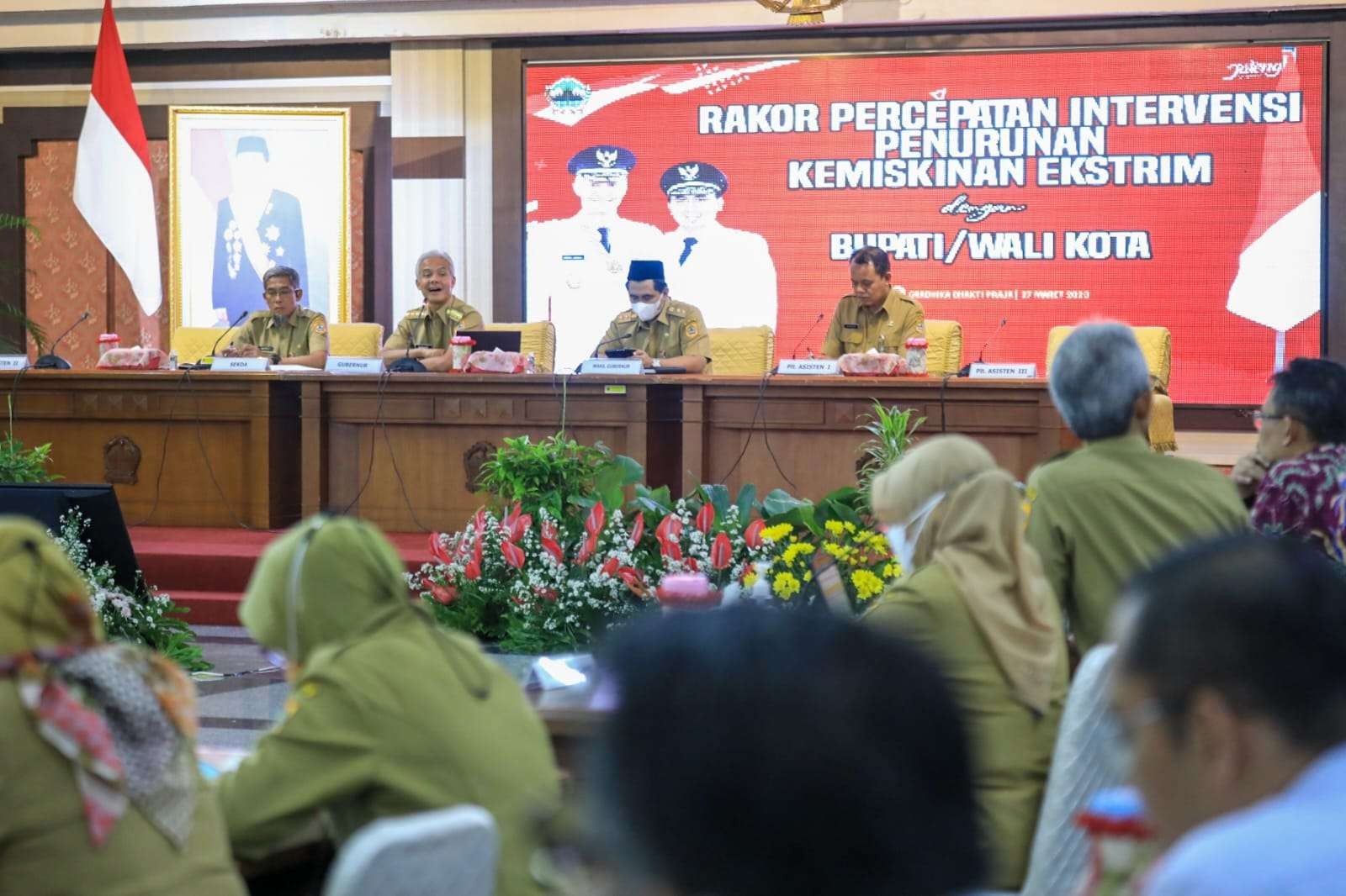 Ganjar memimpin Rakor Penanganan Kemiskinan Ekstrem di 17 kabupaten prioritas di Jawa Tengah, di Gedung Gradhika Bhakti Praja. (Foto: Dok Jateng)