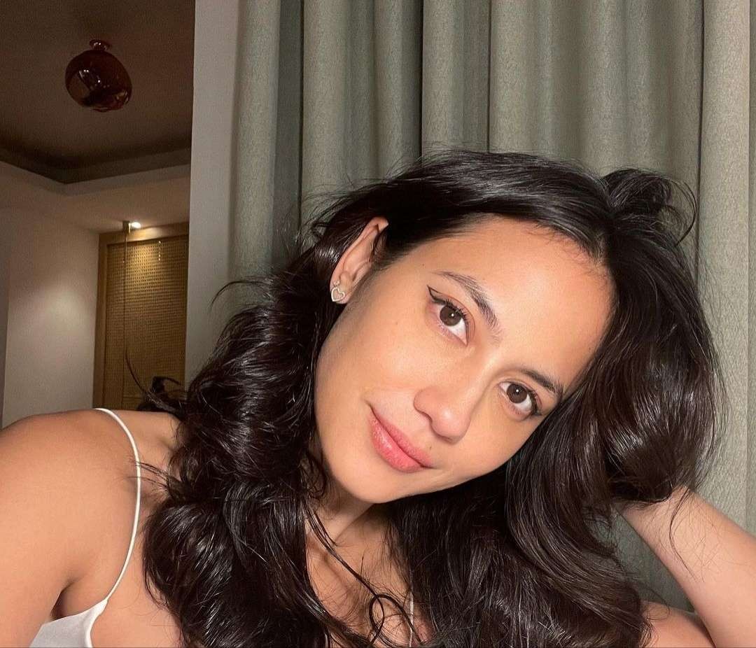 Pevita Pearce plester mulut saat tidur. (Foto: Instagram @pevpearce)