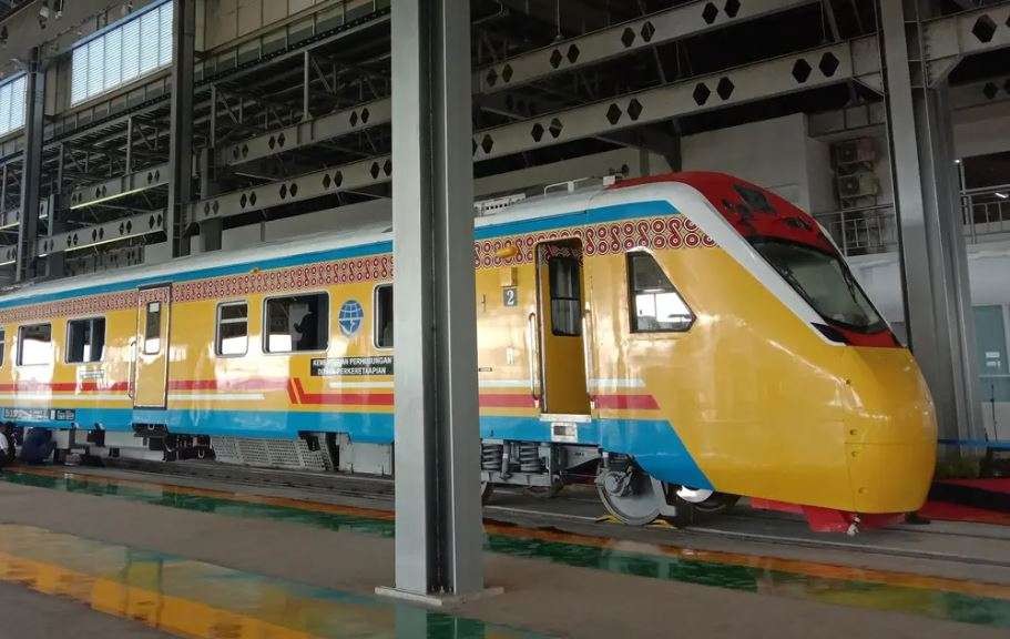 Kereta Api Makassar-Parepare jalur Garongkong-Maros. (Foto: Kemenhub)