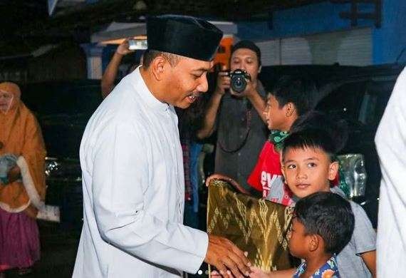 Bupati Ngawi Ony Anwar Harsono melakukan Safari Ramadan bersama Polres dan Forkopimda setempat di Masjid Al Mukmin Lingkungan Sidomakmur, Ketanggi, Senin 27 Maret 2023. (Foto: Instagram @masonyanwar)