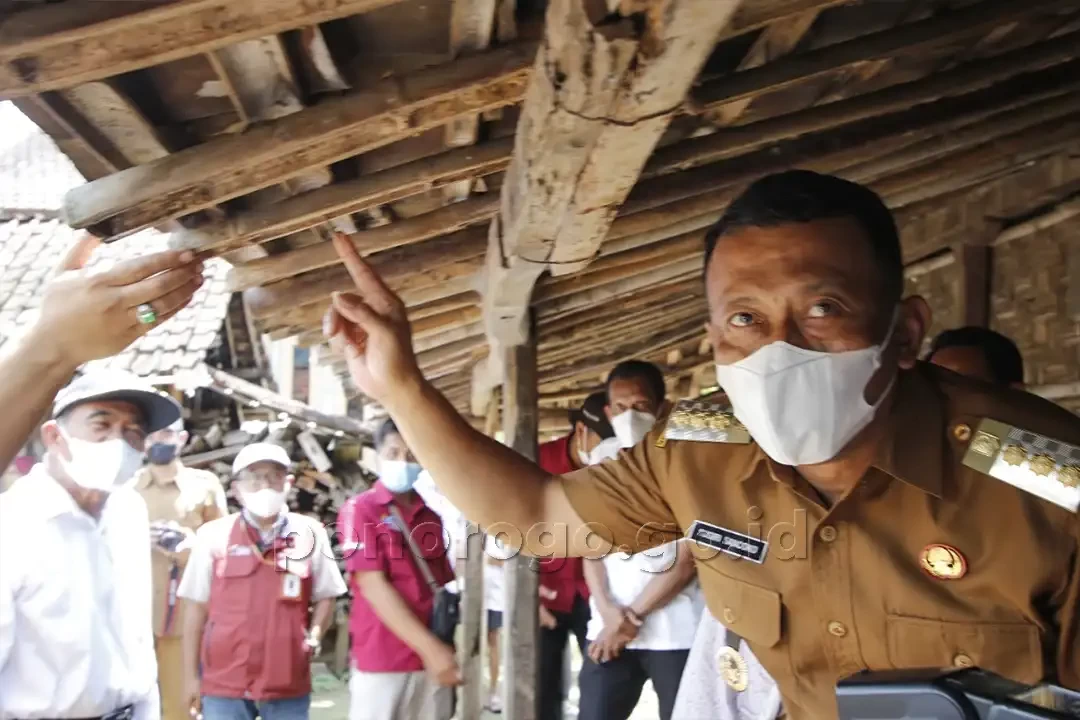 Bupati Ponorogo Sugiri Sancoko saat mendampingi kunjungan Menteri Koordinator Bidang Pembangunan Manusia dan Kebudayaan (Menko PMK) Muhadjir Effendy di Ponorogo, 4 April 2022. (Foto: dok. Kominfo Ponorogo)