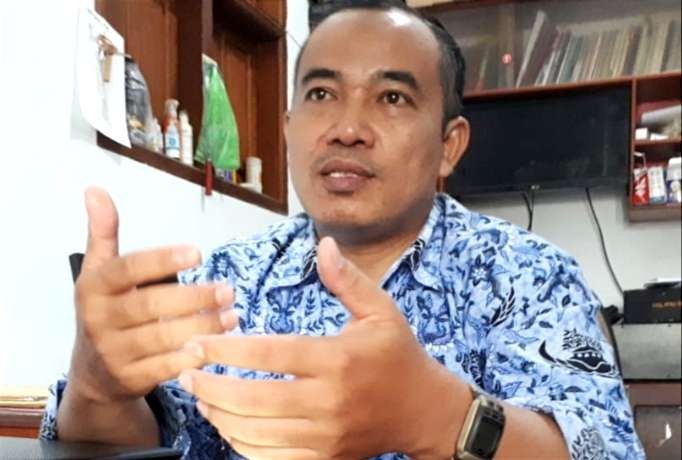 Kasi PHU Kemenag Bondowoso, Suharyono menjelaskan ada 14 JCH lansia Bondowoso akan berangkat haji 2023.(foto: Dokumen Ngopibareng.id)