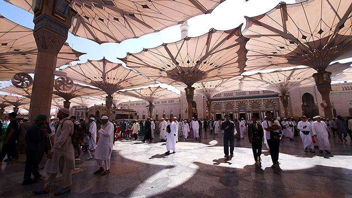 Umat Islam mencari Lailatul Qadar di Masjid Nabawi, Madinah Nabi. (Foto: dok/ngopibareng.id)