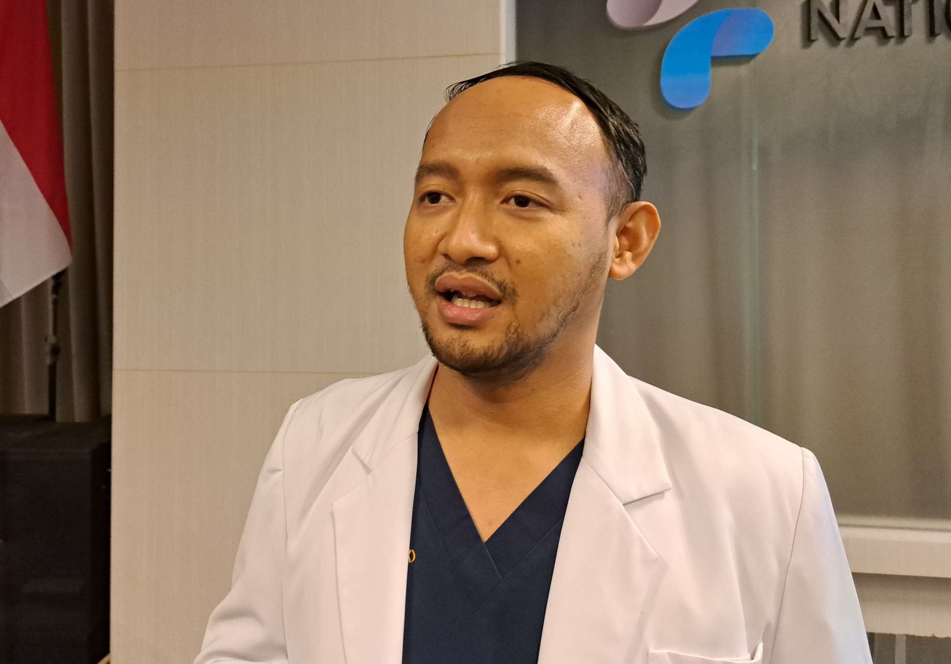 Dokter spesialis bedah saraf Heri Subianto saat menjelasakan pengobatan epilepsi. (Foto: Pita Sari/Ngopibareng.id)