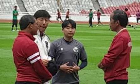 Presiden Joko Widodo meninjau Timnas U-20 di Stadion Utama Gelora Bung Karno (Foto: BBPMI Setpres)