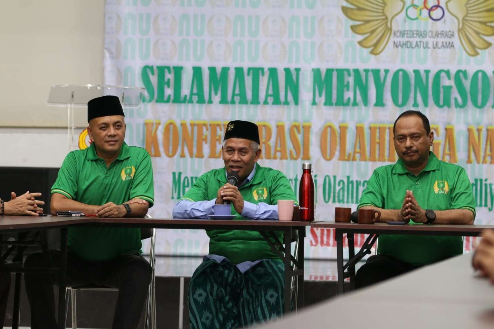 Ketua PWNU Jatim KH Marzuqi Mustamar saat memberikan paparan tentang gagasan pembentukan Konfederasi Olahraga Nahdlatul Ulama, Sabtu 1 April 2023 malam di Gedung KONI Jatim. (Foto: Fariz Yarbo/Ngopibareng.id)