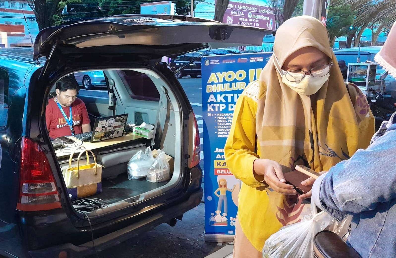 Layanan adminduk keliling Dispendukcapil untuk menggenjot penggunaan IKD. (Foto: Istimewa)