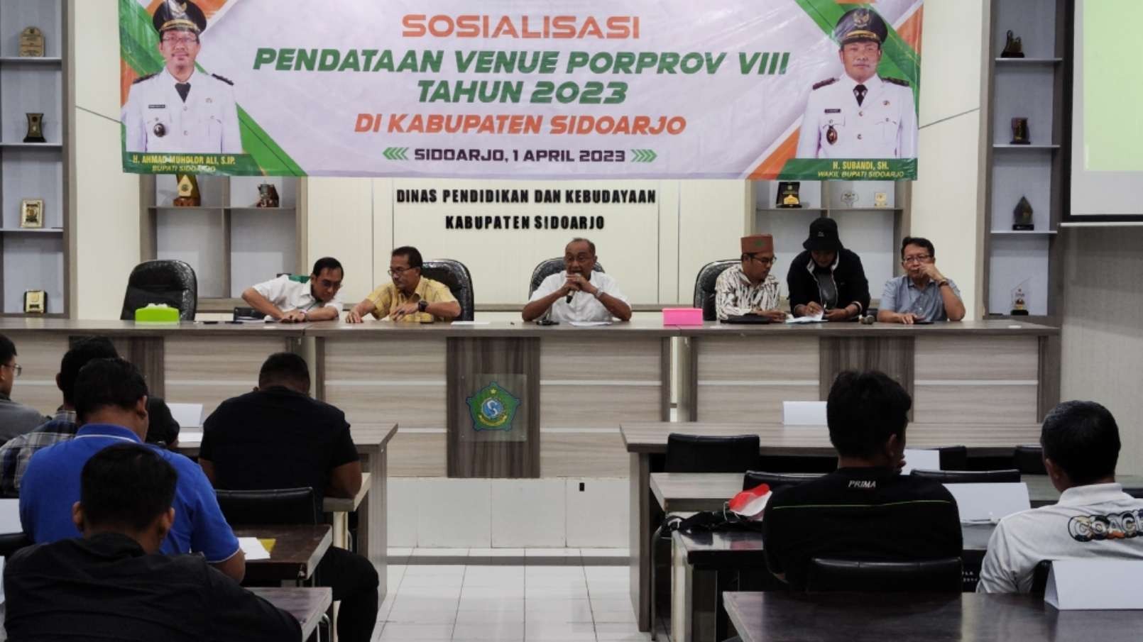 Wakil Ketua KONI Jatim, Deddy Suhajadi saat memberikan pengarahan dalam rakor bersama Dispora Sidoarjo dan cabor Porprov. (Foto: Fariz Yarbo/Ngopibareng.id)