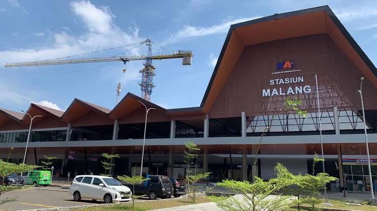 Keberangkatan kereta api dari Stasiun Malang, Jawa Timur. (Foto: Lalu Theo/Ngopibareng.id)