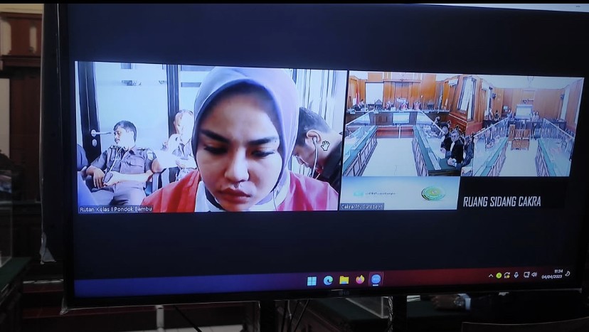 Selebgram Medina Zein menghadiri sidang secara virtual. (Foto: Istimewa)