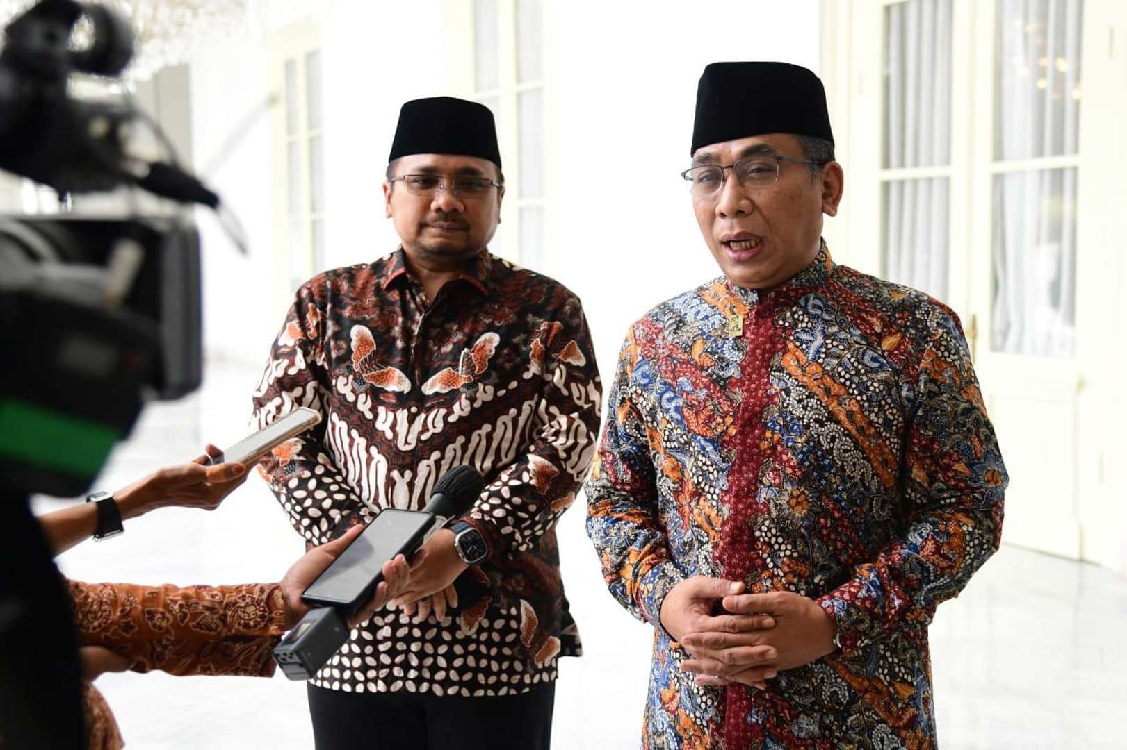 Ketua Umum PBNU KH Yahya Cholil Staqut (Gus Yahya) dan Menag Yaqut Cholil Qoumas. (Foto: dok/ngopibareng.id)