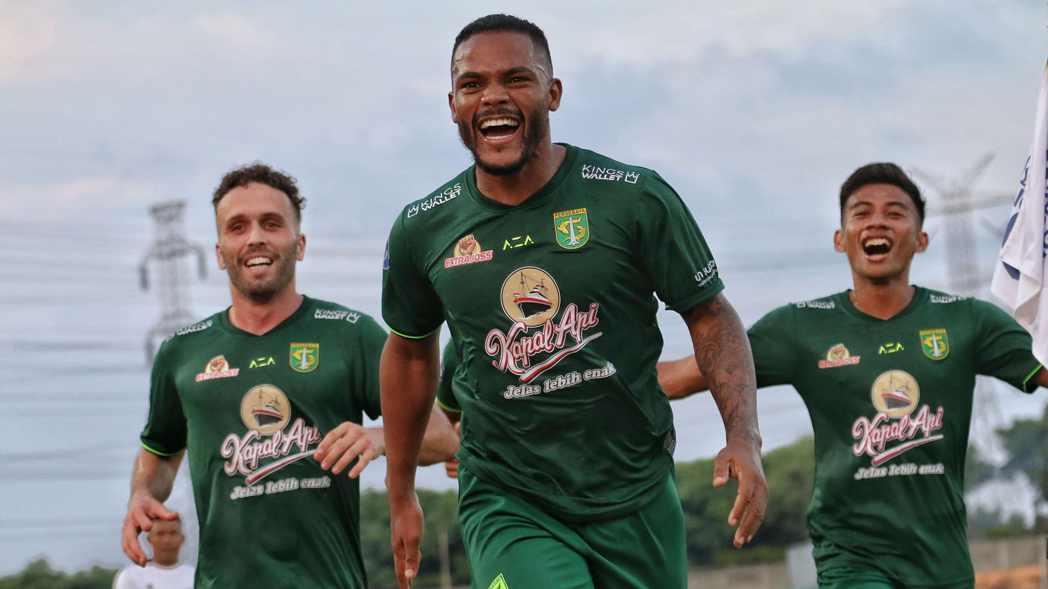 Pemain Persebaya, Paulo Victor (tengah) masih jadi harapan untuk menjebol gawang Persija dalam laga big match, Rabu 5 April 2023 malam. (Foto: Fariz Yarbo/Ngopibareng.id)