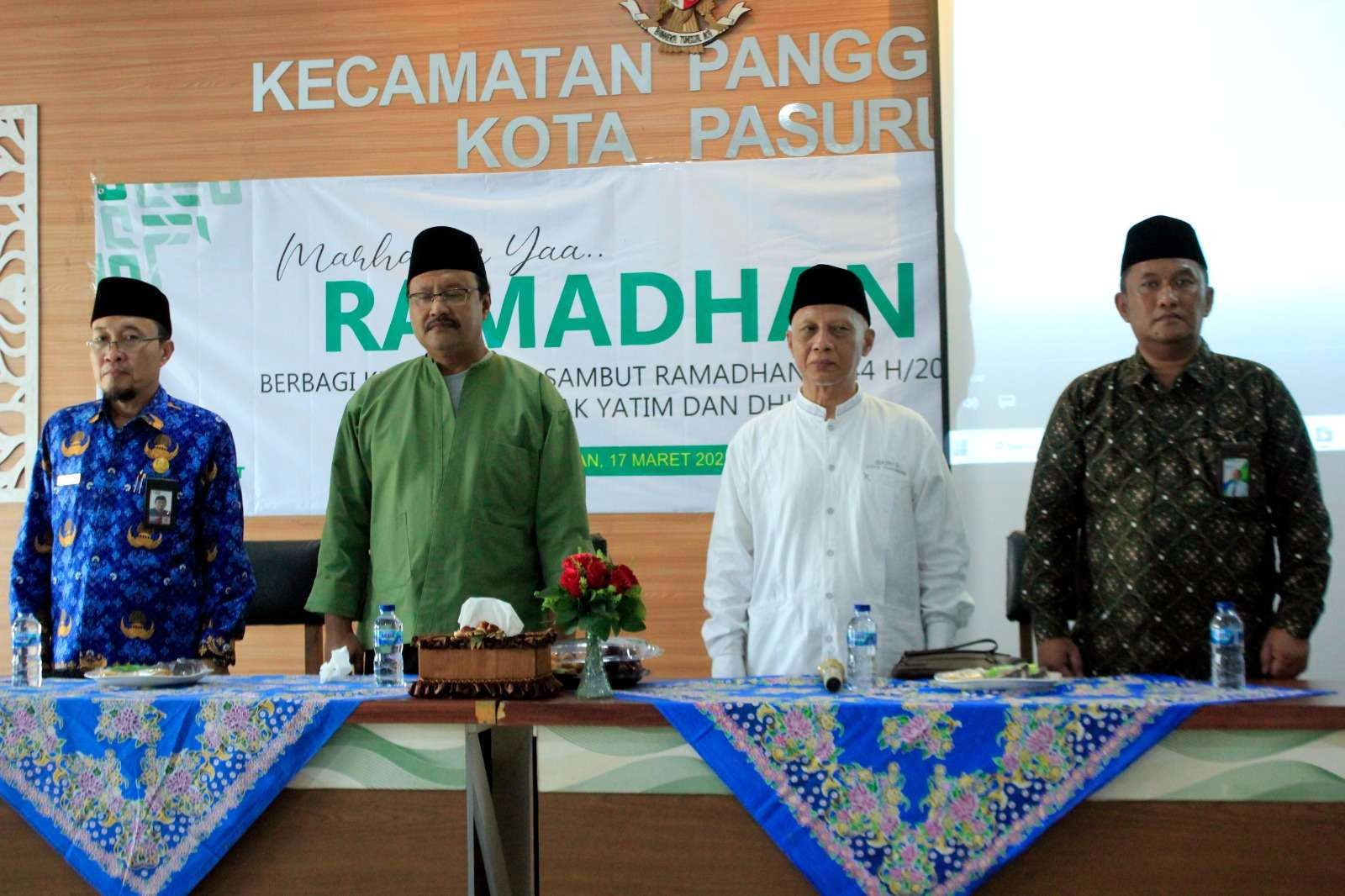 Walikota pasuruan Gus Ipul hadiri dan memberikan sambutan pada acara penyerahan bantuan sembako secara simbolis oleh Baznas di Kecamatan Panggungrejo, Jumat 17 Maret 2023.