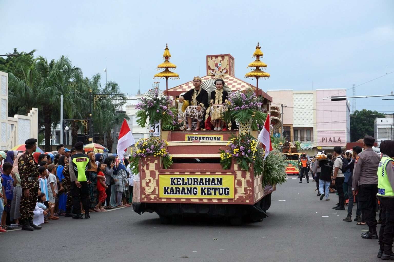 Salah satu mobil hias yang meramaikan hari jadi Kota Pasuruan. (Foto: Humas Pemkot Pasuruan)