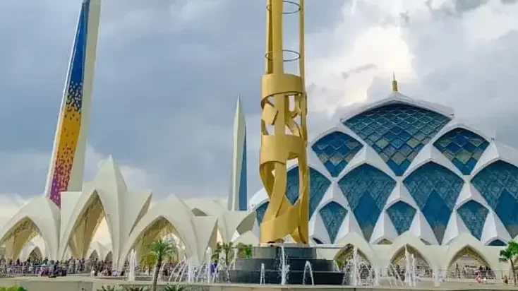 Masjid Al Jabbar, di Jawa Barat. (Foto: dok/Ngopibareng.id)