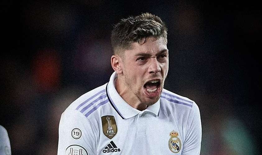 Fede Valverde melakukan pemukulan terhadap pemain Villareal, Alex Buena, usai Real Madrid tumbang 2-3 dari Villareal. (Foto: Twitter/@fedevalverde)