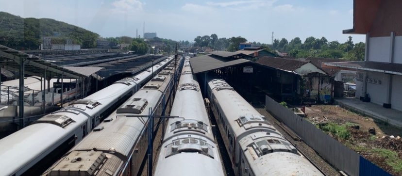 Gerbong kereta api di Stasiun Malang (Foto: Lalu Theo/Ngopibareng.id)