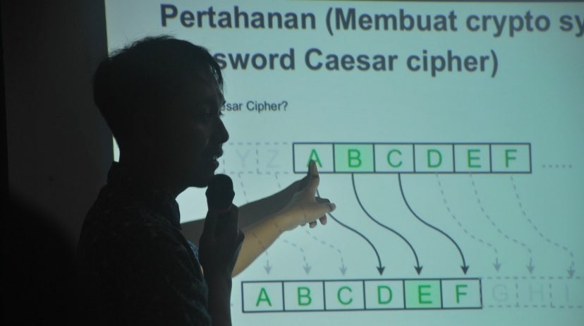 Pelatihan Keamanan Digital yang diselenggarakan Aliansi Jurnalis Independen (AJI) Malang di Universitas Widyagama Malang (Foto: AJI Malang)