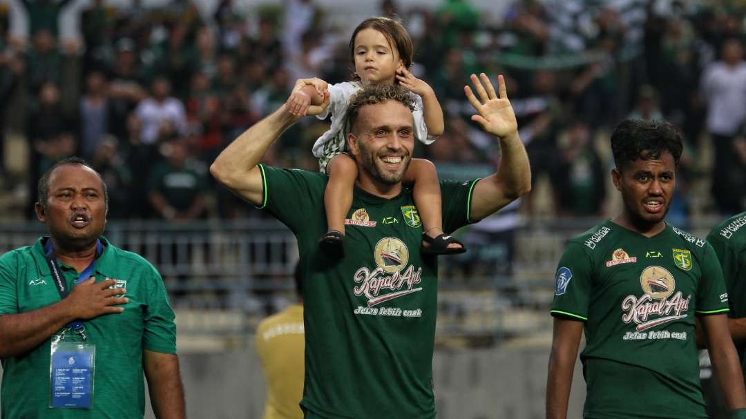 Pemain Persebaya, Ze Valente menjadi andalan tim saat melawan Arema FC, Selasa 11 April 2023. (Foto: Fariz Yarbo/Ngopibareng.id)