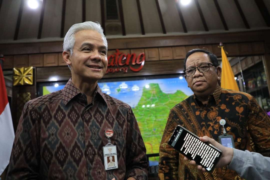 Executive GM Pertamina Patra Niaga Jawa Bagian Tengah, Aji Anom Purwasakti usai menemui Gubernur Jawa Tengah Ganjar Pranowo memastikan kesiapan fasilitas tambahan untuk menghadapi musim mudik lebaran 2023. (Foto: Pemprov Jateng)