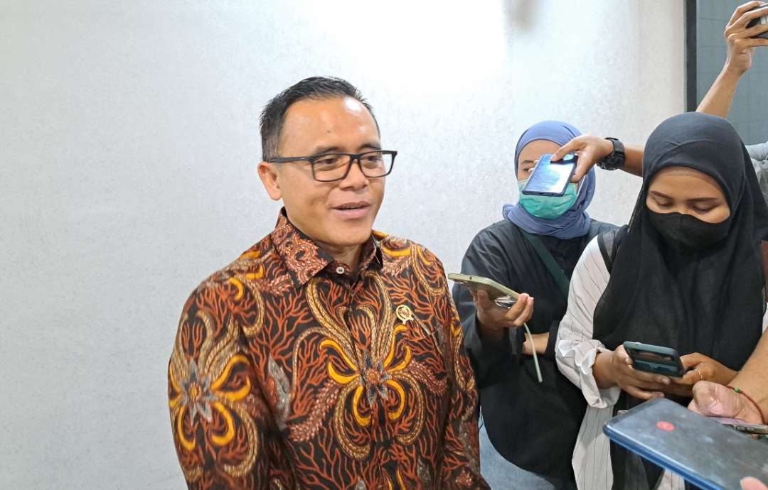 Menteri Pendayagunaan Aparatur Negara dan Reformasi Birokrasi (MenpanRB) Abdullah Azwar Anas mengenalkan reformasi birokrasi tematik di Unair kampus B. (Foto: Pita Sari/Ngopibareng.id)