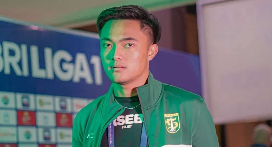 Kiper Persebaya, Ernando Ari Sutaryadi. (Foto: Instagram @officialpersebaya)