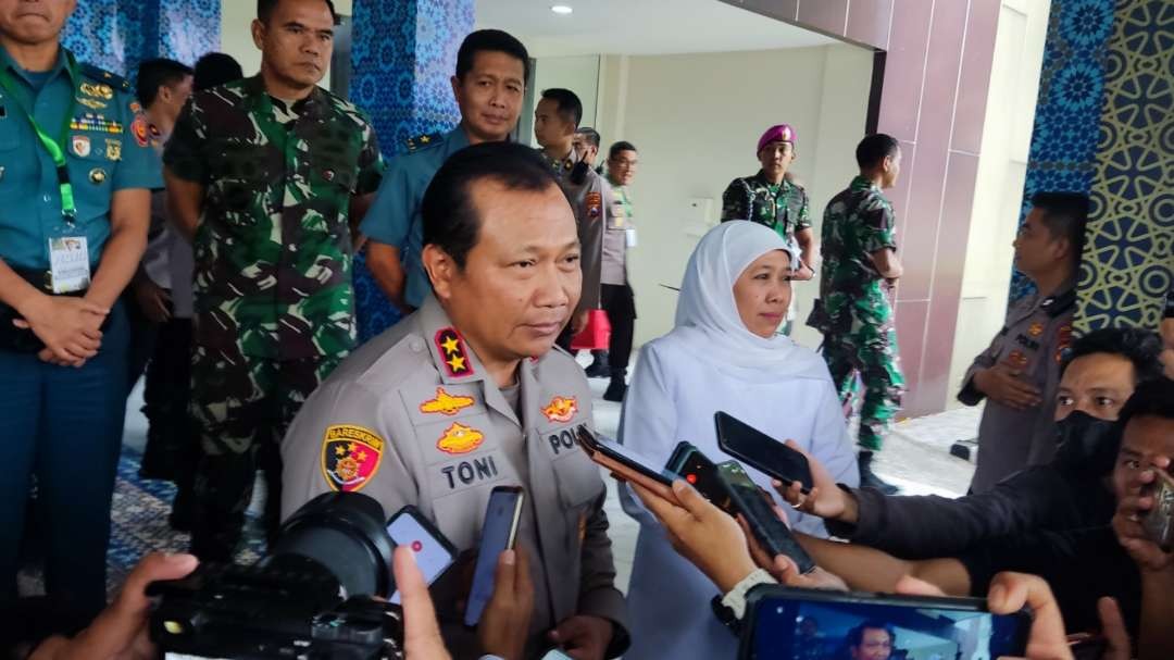 Kapolda Jatim, Irjen Pol Toni Harmanto usai melakukan rapat koordinasi di Mapolda Jatim, Surabaya, Rabu 12 April 2023. (Foto: Fariz Yarbo/Ngopibareng.id)