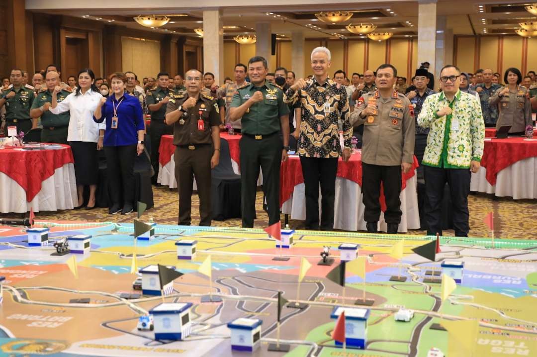 Gubernur Jawa Tengah Ganjar Pranowo meminta seluruh kepala daerah bersinergi dengan TNI-Polri untuk antisipasi kerumunan di sepanjang jalur mudik. (Foto: Dok Jateng)