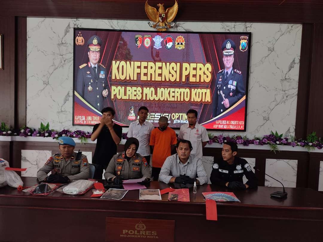 Konferensi pers di Polres Mojokerto Kota.(Foto Deni Lukmantara/Ngopibareng.id)