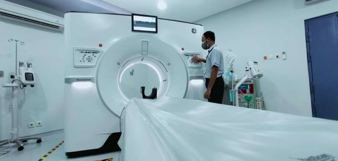 Alat CT Scan 512 Slices untuk deteksi penyakit semakin akurat ada di Surabaya. (Foto: Pita Sari/Ngopibareng.id)