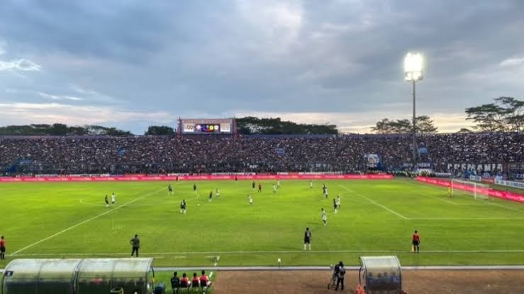 Stadion Kanjuruhan saat masih digunakan untuk pertandingan Liga 1 (Foto: Lalu Theo/Ngopibareng.id)