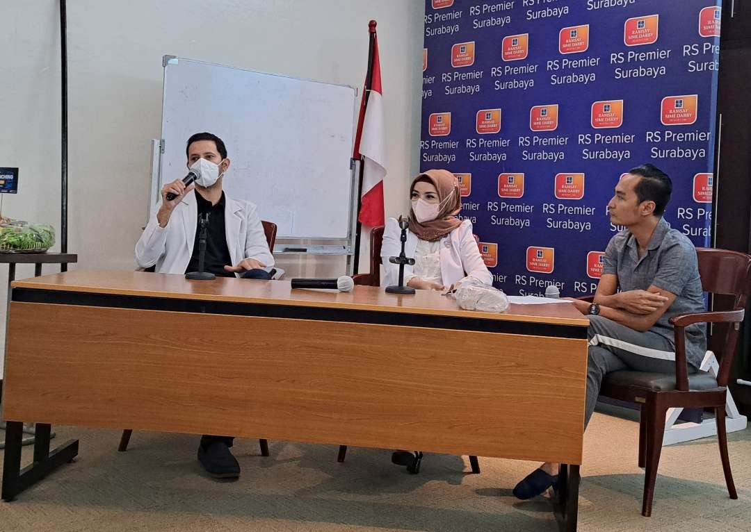 dokter spesialis urologi Dokter Spesialis Urologi, dr. Achmad Anies Shahab saat menyampaikan dalam talkshow mengenai Batu Ginjal. (Foto: Pita Sari/Ngopibareng.id)