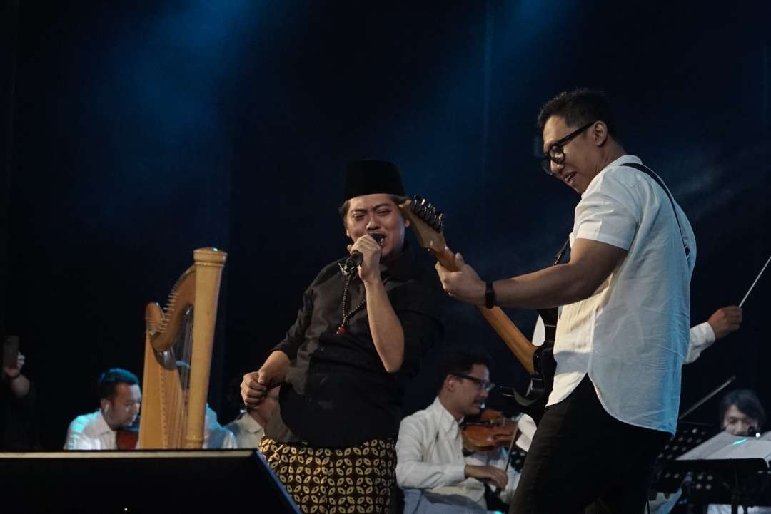 Konser Cinta Menuju Lailatul Qadar, berhasil menghiptonis ratusan penonton yang hadir. (Foto: munawir aziz)