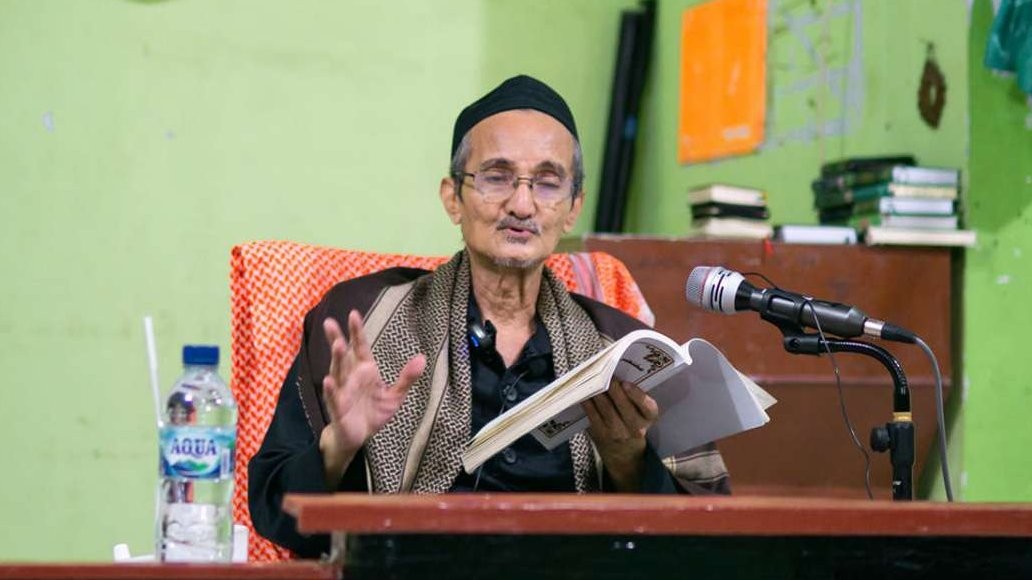 KH Husein Muhammad sedang menyampaikan tausiyah di bulan Ramadan. (Foto: hm)