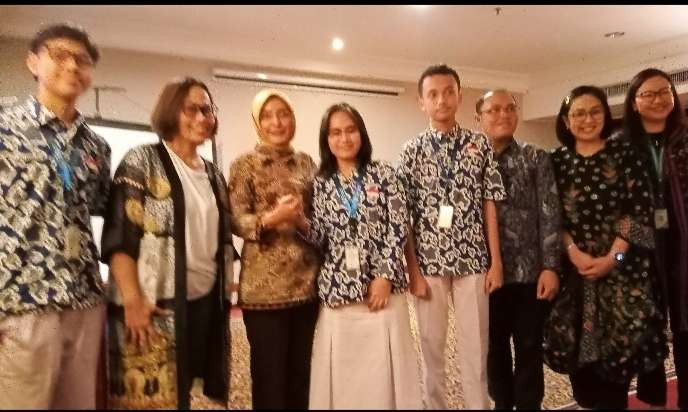 Dirjen Direktur Jenderal Pendidikan Vokasi, Kiki Yuliati bersama siswa SMK RUS Kudus tampil di Hannover Messe 2023. (Foto: Asmanu Sudarso/Ngopibareng.id)