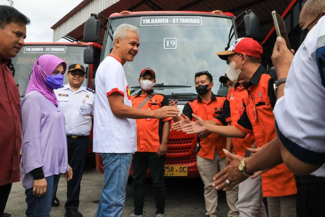 Gubernur Jawa Tengah Ganjar Pranowo saat mengecek Terminal Bawen, Kabupaten Semarang, pada Sabtu 15 April 2023. (Foto: istimewa)