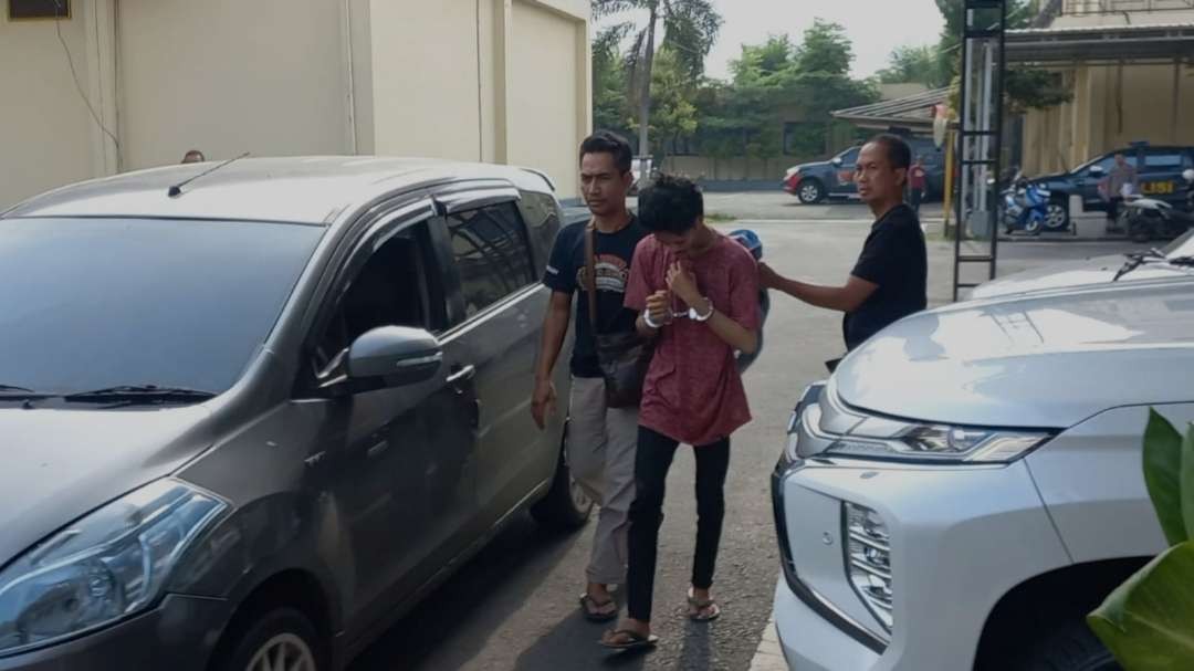 Terduga pelaku diamankan polisi. (Foto: Dokumen Polres Mojokerto)