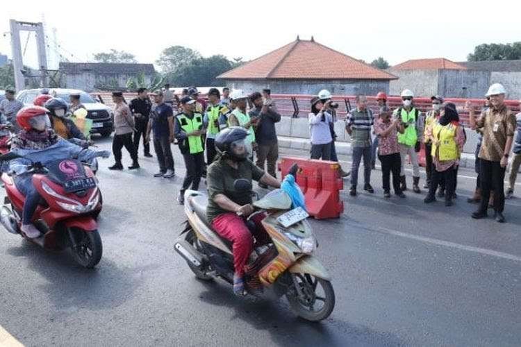 Jembatan Juwana Pati sudah mulus. Arus lalu lintas pun lancar. (Foto: Istimewa)