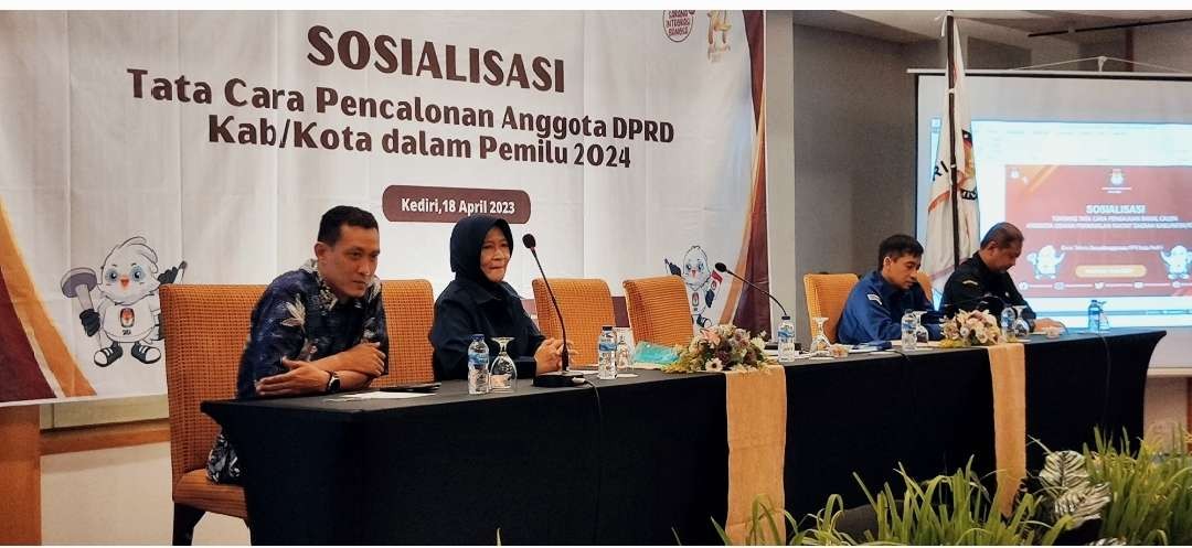 Komisi Pemilihan Umum (KPU) Kota Kediri mengadakan kegiatan sosialiasi tata cara pencalonan anggota DPRD dalam Pemilu 2024 (Fendi Lesmana/ngopi bareng. Id)