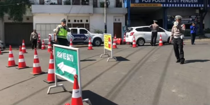 Simulasi rekayasa arus lalu-lintas di Kota Batu dalam rangka pengamanan Hari Raya Idul Fitri 1444 Hijriyah (Foto: Instagram/@Satlantasresbatu)