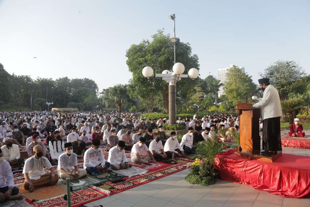 ilustrasi Salat Id di Taman Surya Surabaya bersama Walikota Surabaya, Eri Cahyadi. (Foto: Humas Pemkot Surabaya)