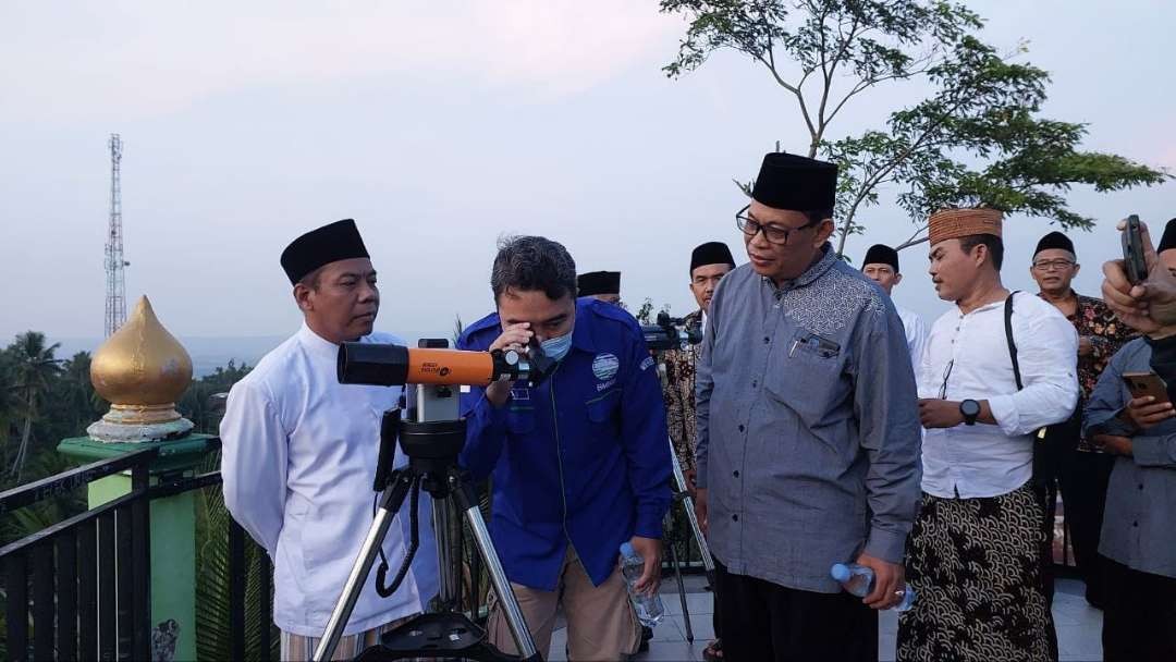 Rukyatul Hilal di Bukit Banyuurip Tuban yang diselenggarakan Kemenag dan Tim BHR (dok. Kemenag Tuban)