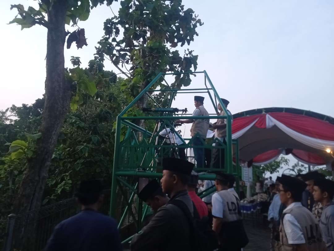 Rukyatul Hilal ini dilaksanakan di Rumah Singgah Bukit Wonocolo Kecamatan Kedewan, Bojonegoro, Kamis 20 April 2023.