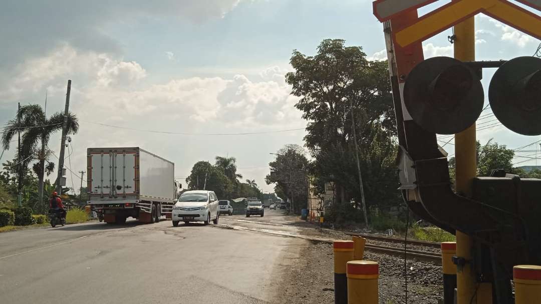 Kondisi perlintasan kereta api di dua titik jalur Lamongan -Babat (Foto: Imron Rosidi/Ngopibareng.id)