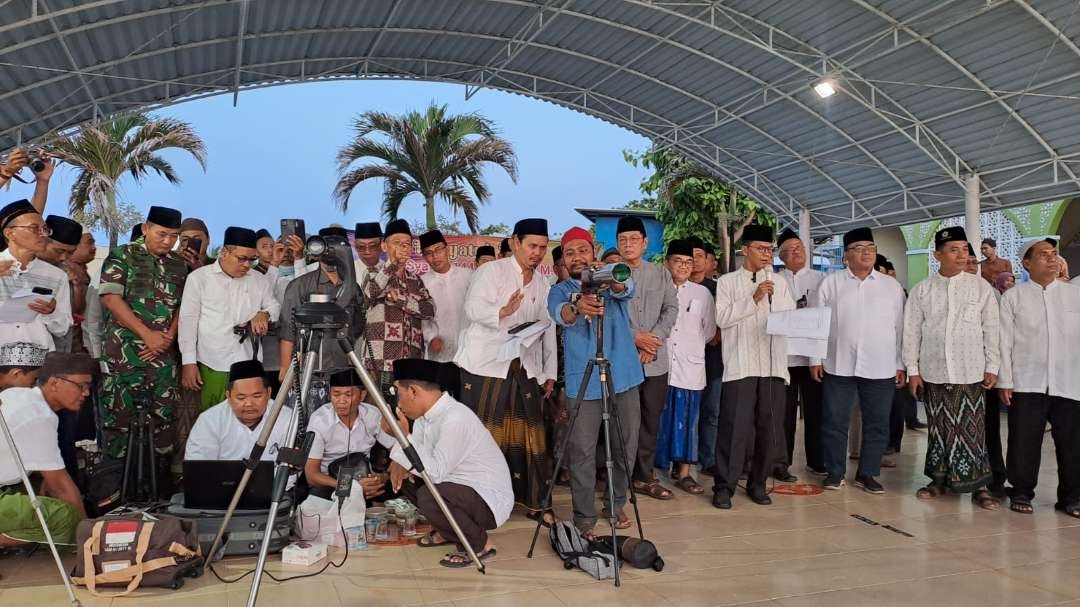 Suasana pantauan hilal di Tanjung Kodok, Kecamatan Paciran, Lamongan. (Foto: Istimewa)