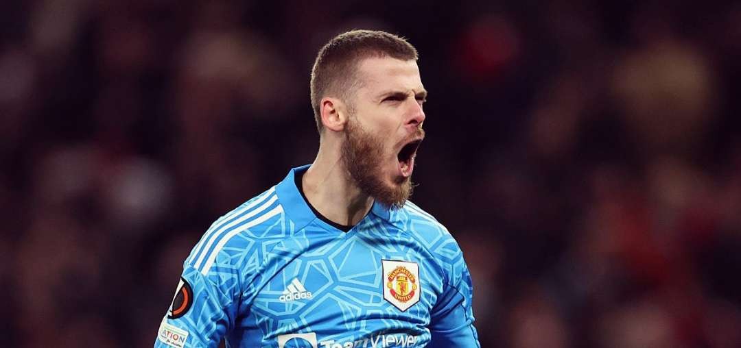 David de Gea mendapatkan pembalaan dari Erik ten Hag usai melakukan kesalahan saat MU kalah 0-3 dari Sevilla pada leg kedua perempat final Liga Europa. (Foto: Twitter/@D_DeGea)