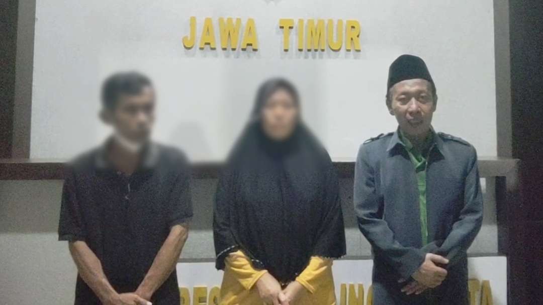 Ustaz M. Ghufron Hadi dari MUI (kanan) bersama kedua orang tua MSA di Mapolres Probolinggo Kota terkait kasus dugaan ujaran kebencian. (Foto: Humas Polres)